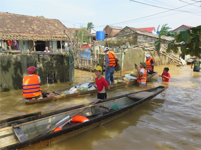 Miền Trung dốc sức khắc phục mưa lũ, đối phó bão số 8 (24/10/2020)